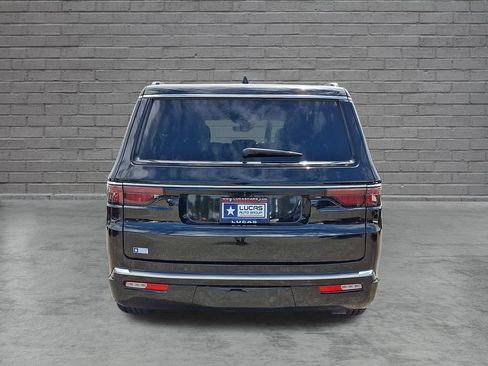 Used 2023 Jeep Wagoneer Series III w/ Preferred Equipment Group AWD/4WD image 10