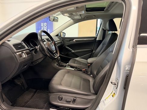 Used 2018 Volkswagen Passat 2.0T SE image 15