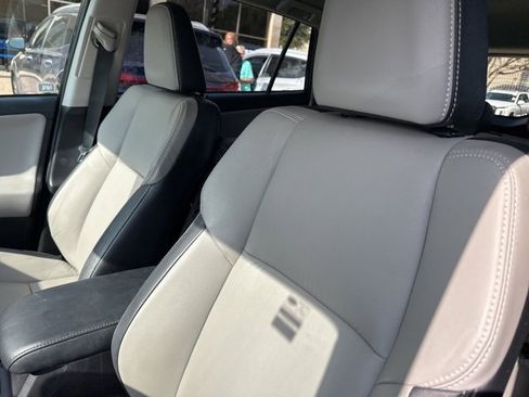 Used 2018 Toyota RAV4 Limited image 11