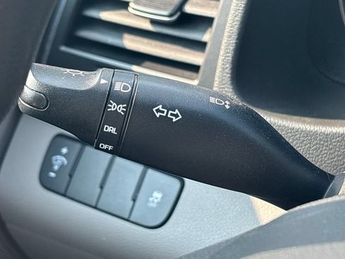 Used 2017 Hyundai Elantra SE FWD image 23