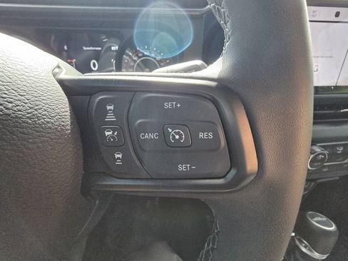 Used 2025 Jeep Gladiator Mojave AWD/4WD image 17