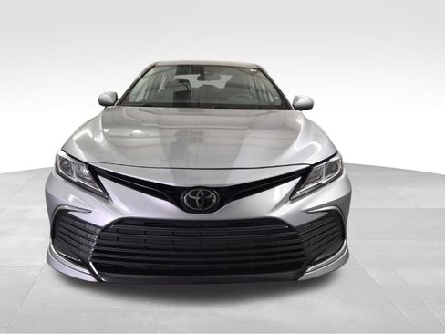 Used 2022 Toyota Camry LE image 4