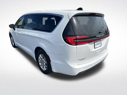 Used 2024 Chrysler Pacifica Touring-L