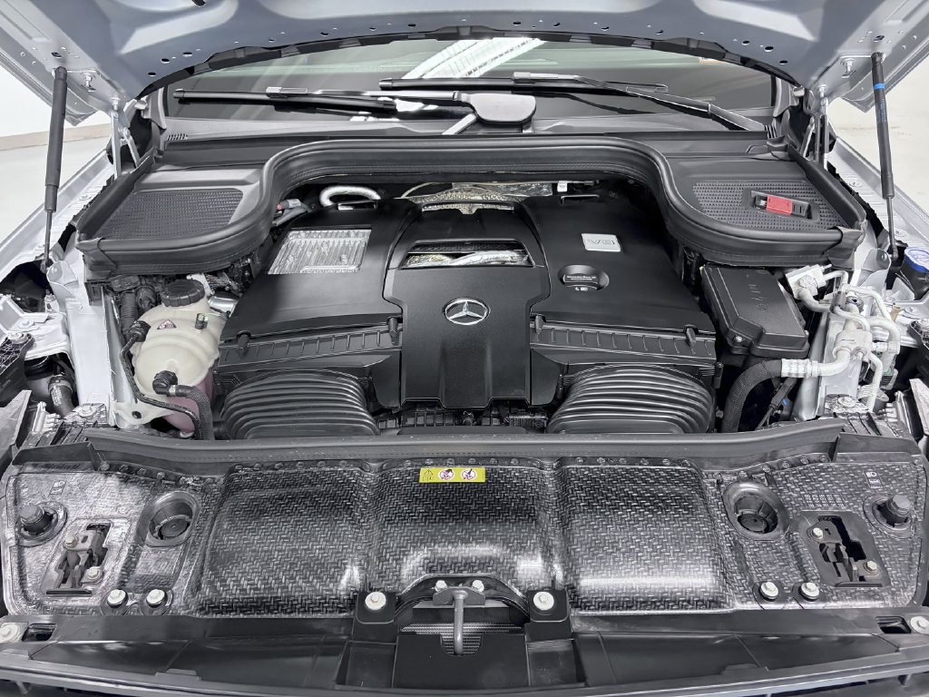 Certified 2025 Mercedes-Benz GLS 580 4MATIC image 11