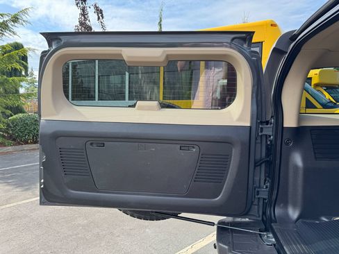 Used 2009 HUMMER H3 Luxury AWD/4WD image 25