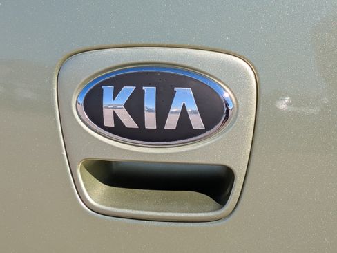 Used 2013 Kia Soul + image 12