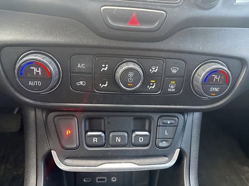 Used 2019 GMC Terrain SLE w/ Driver Convenience Package image 16