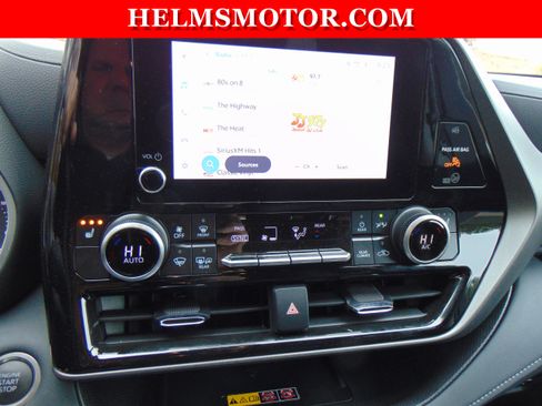 Used 2025 Toyota Highlander XLE image 21