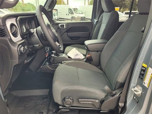 New 2025 Jeep Gladiator Sport image 6