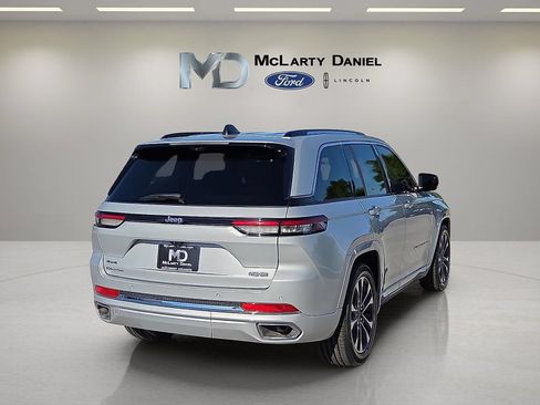 Used 2024 Jeep Grand Cherokee Overland w/ Luxury Tech Group IV AWD/4WD image 5