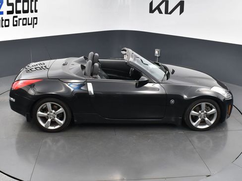 Used 2007 Nissan 350Z Touring RWD image 14