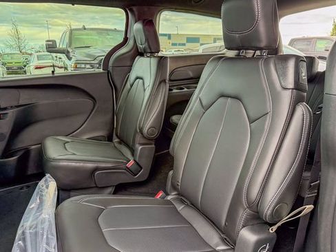 New 2026 Chrysler Voyager LX image 22