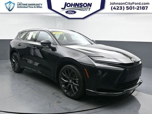 Used 2025 Toyota Crown Signia Limited image 1