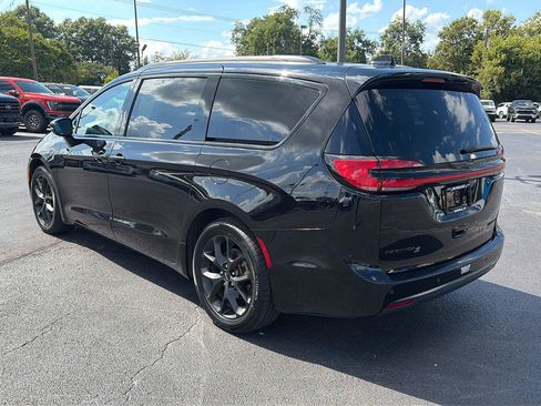 Used 2025 Chrysler Pacifica Limited FWD image 3