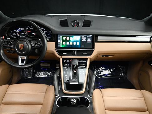 Used 2019 Porsche Cayenne Turbo w/ Premium Plus Package image 68