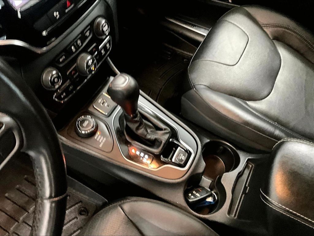 Used 2020 Jeep Cherokee Limited AWD/4WD image 20