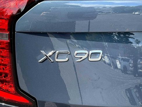 New 2026 Volvo XC90 B5 Plus w/ Protection Package Premier image 6