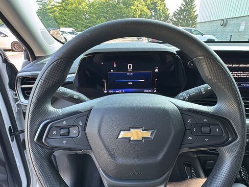 Used 2025 Chevrolet TrailBlazer LT AWD/4WD image 15