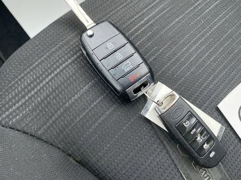 Used 2015 Kia Sorento LX image 22