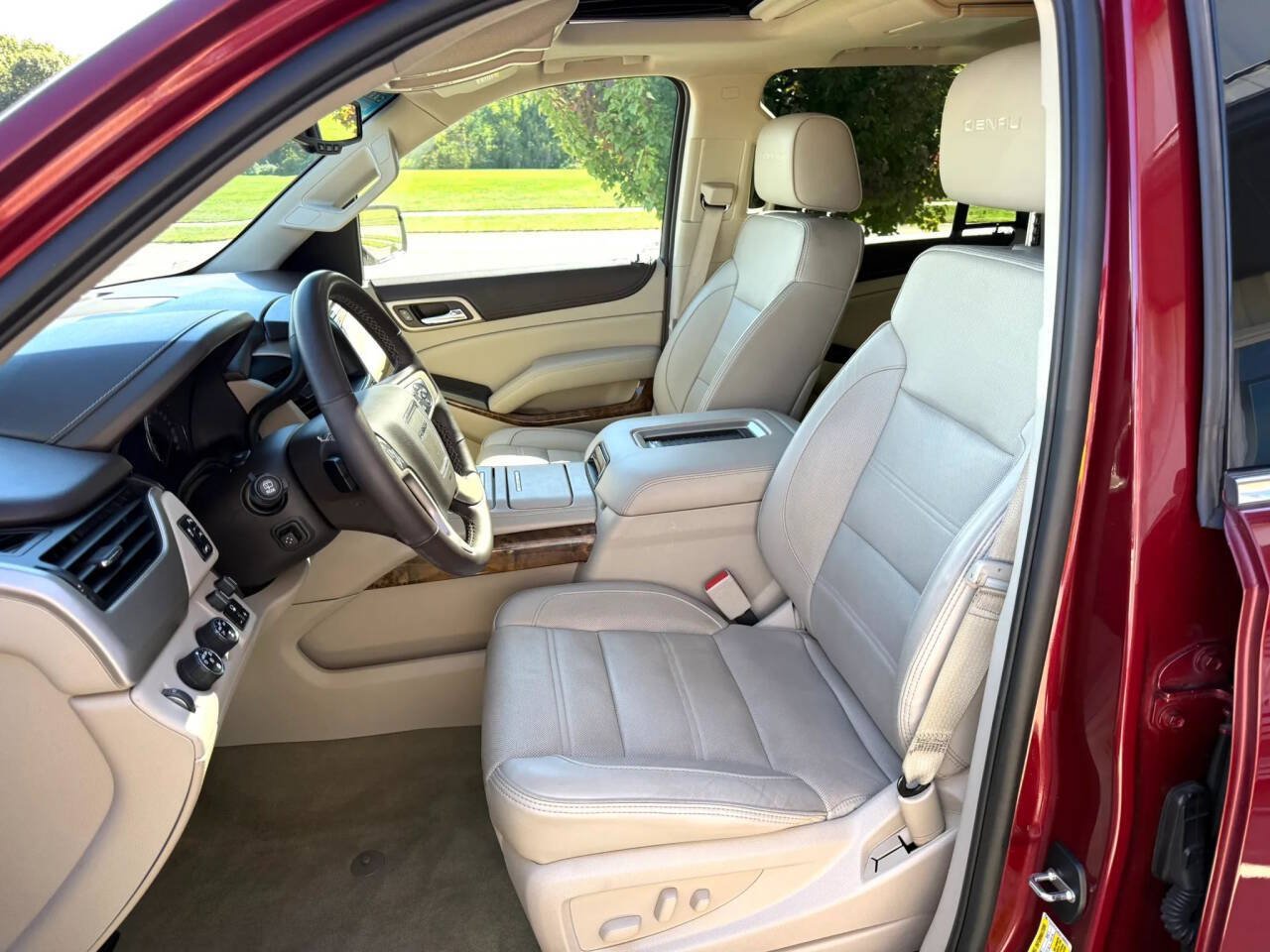 Used 2016 GMC Yukon Denali w/ Open Road Package AWD/4WD image 10