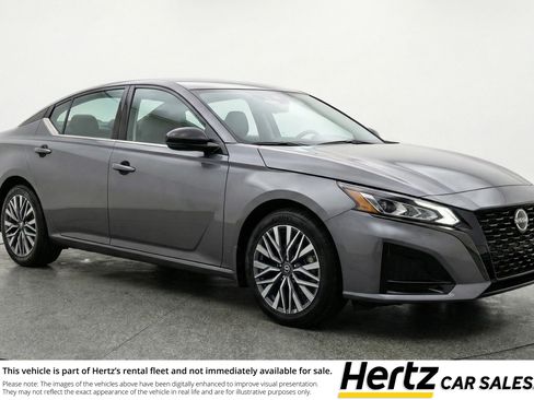 Used 2025 Nissan Altima 2.5 SV image 1