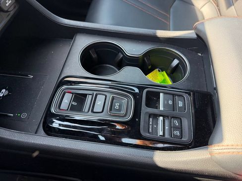 Used 2023 Honda Pilot TrailSport image 17