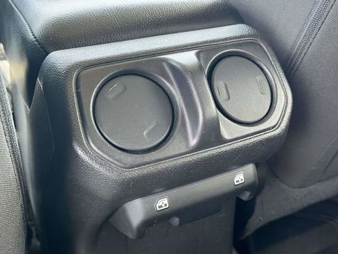 Used 2022 Jeep Wrangler Unlimited Sport AWD/4WD image 19