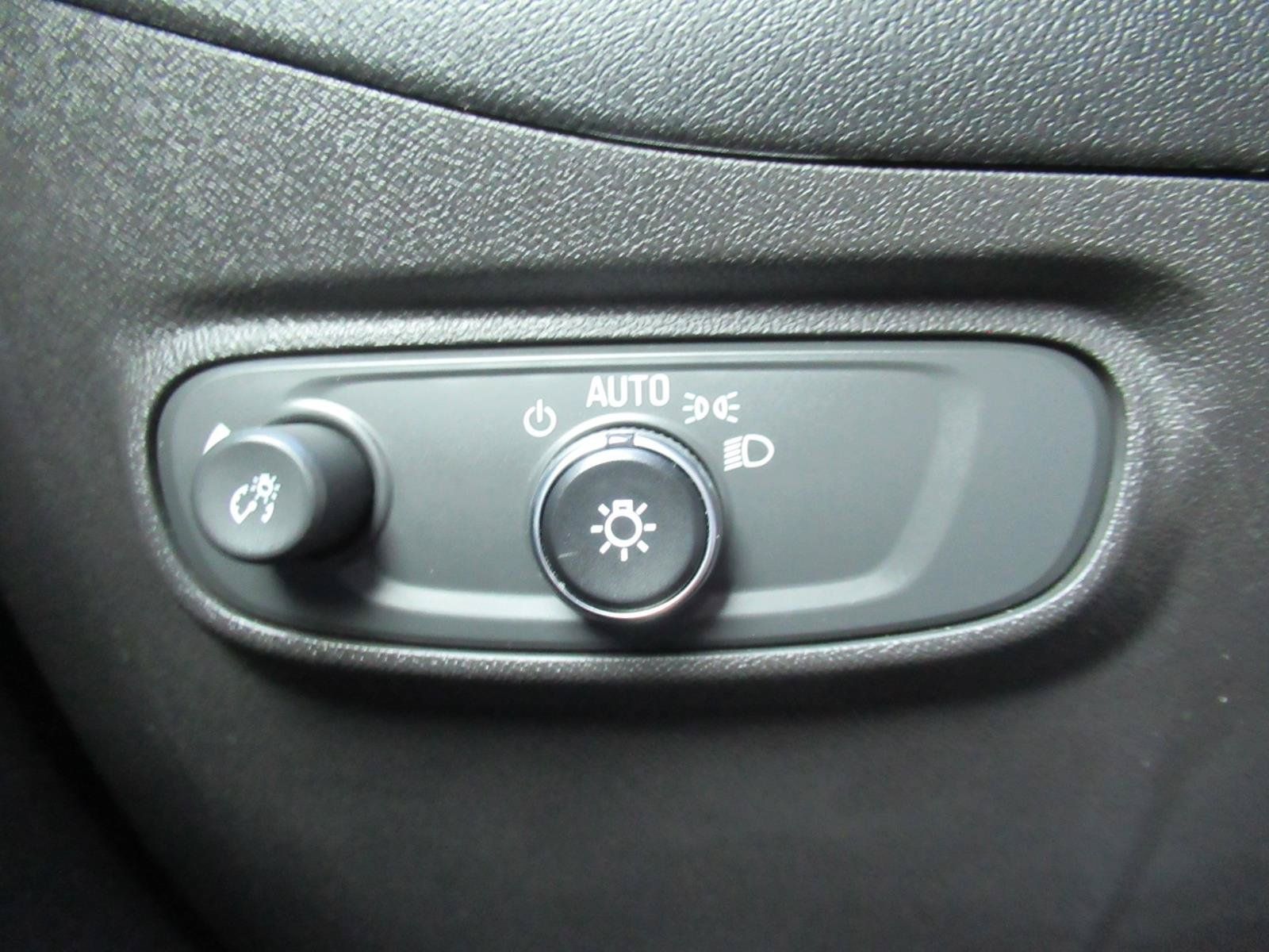 Certified 2023 Chevrolet Equinox RS FWD image 22