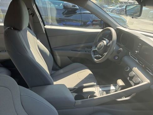 Used 2023 Hyundai Elantra SE FWD image 13