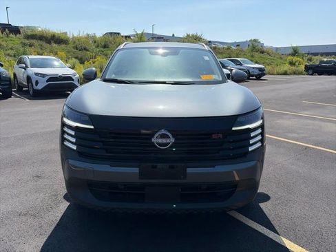 Used 2025 Nissan Kicks SR AWD/4WD image 11