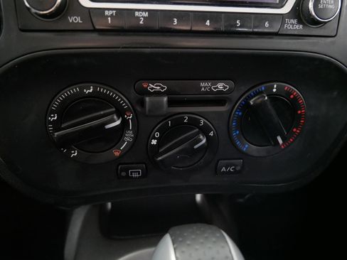 Used 2015 Nissan Juke S image 23