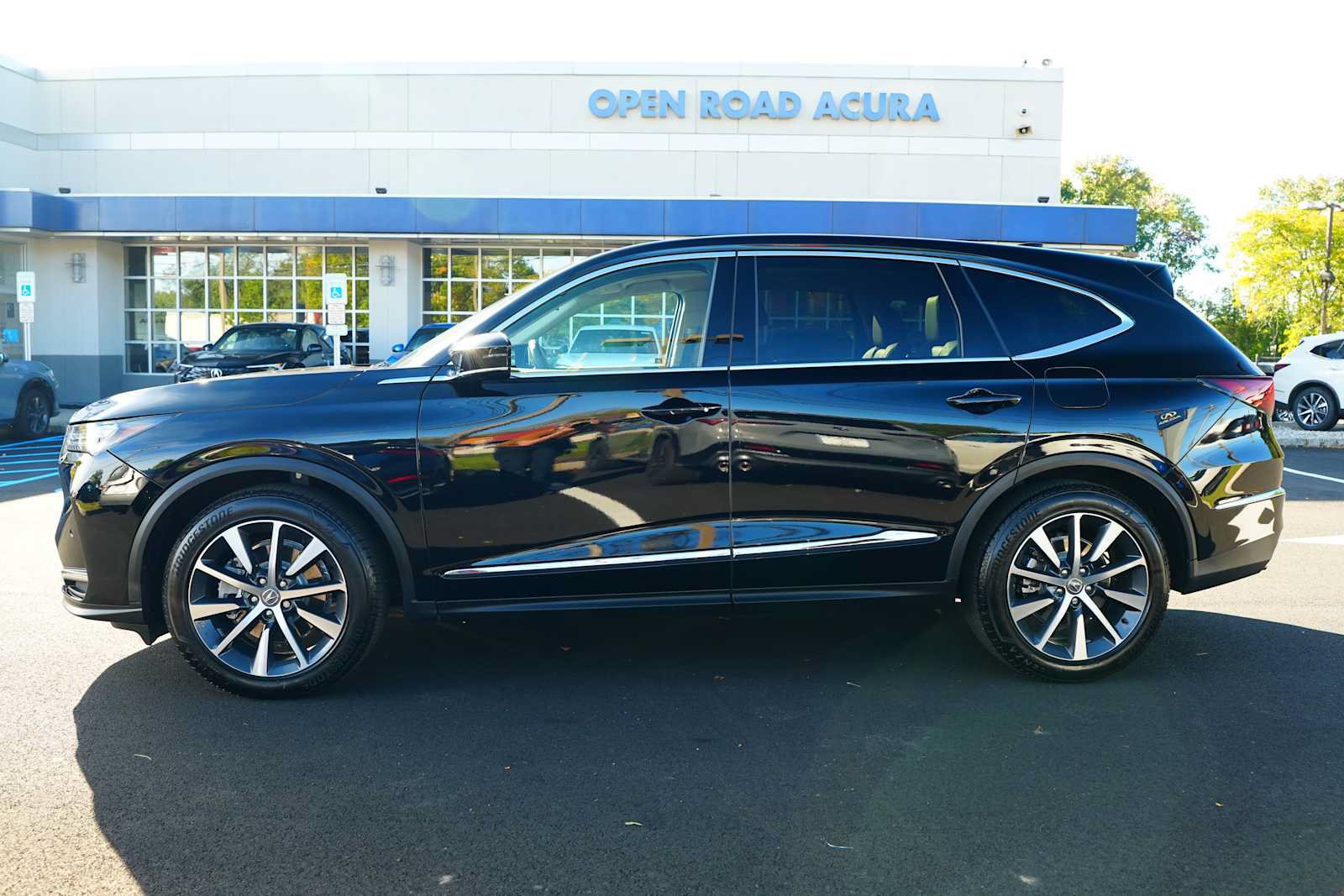 Certified 2026 Acura MDX w/ Technology Package AWD/4WD image 4