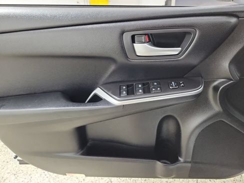 Used 2017 Toyota Camry SE FWD image 21