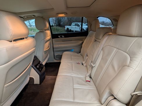 Used 2018 Lincoln MKT AWD image 27