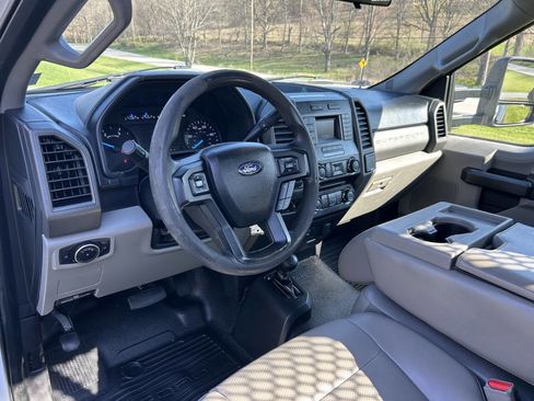 Used 2017 Ford F550 4x4 Regular Cab Super Duty image 54