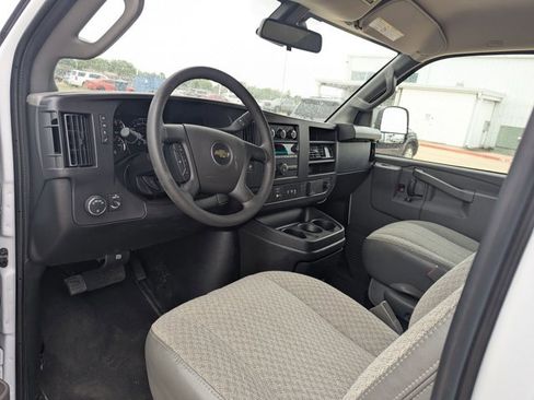 Used 2025 Chevrolet Express 3500 LT w/ LT Preferred Equipment Group image 9