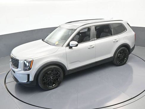 Used 2022 Kia Telluride SX w/ SX Prestige Package image 56