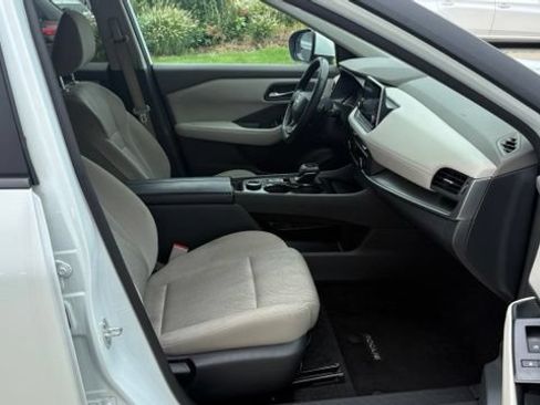 Used 2025 Nissan Rogue SV AWD/4WD image 29