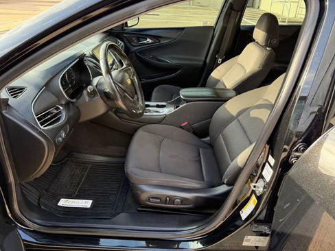 Used 2018 Chevrolet Malibu LT w/ Redline Edition FWD image 12