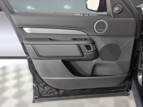 Used 2025 Land Rover Discovery Dynamic SE image 21