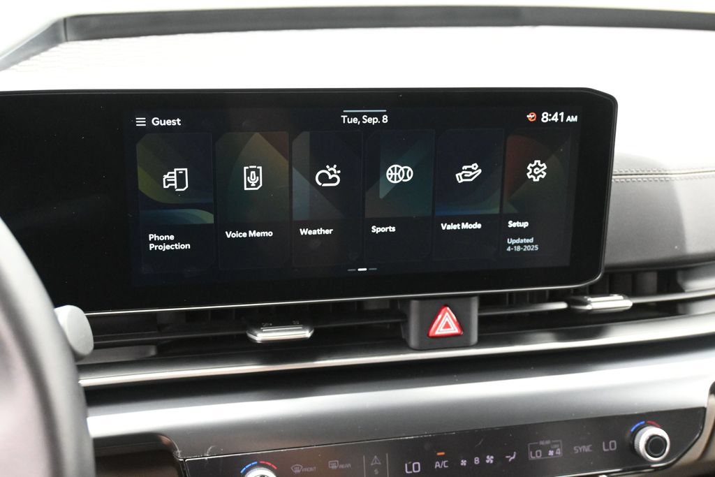 Used 2025 Kia Carnival FWD image 17