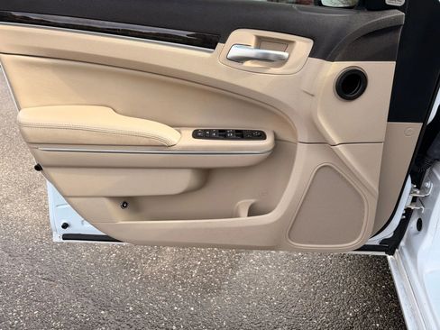 Used 2012 Chrysler 300 Limited image 13