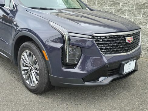 Used 2024 Cadillac XT4 Premium Luxury image 13