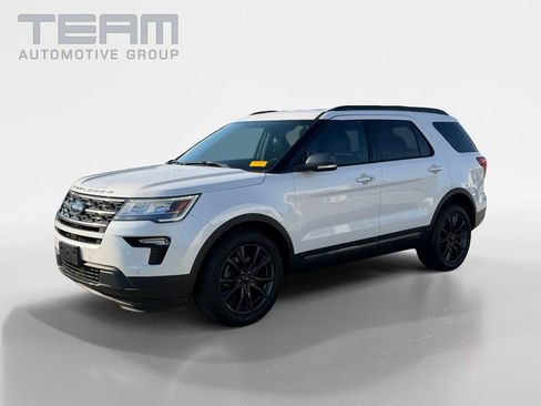 Used 2019 Ford Explorer XLT w/ Equipment Group 202A AWD/4WD image 3