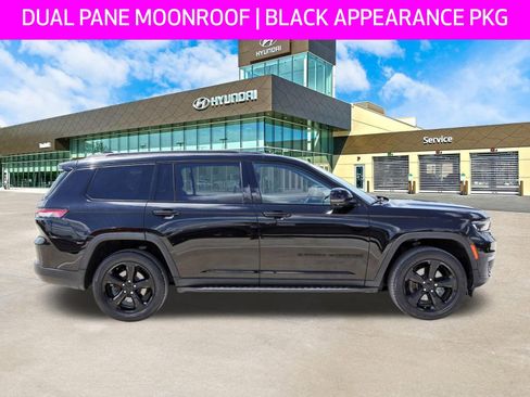 Used 2023 Jeep Grand Cherokee L Limited w/ Luxury Tech Group II RWD image 4