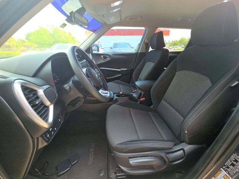 Used 2020 Kia Soul S image 2