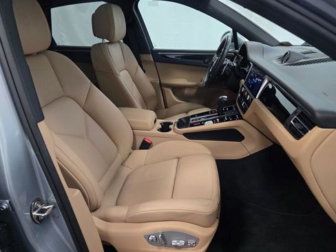 Certified 2025 Porsche Macan image 27