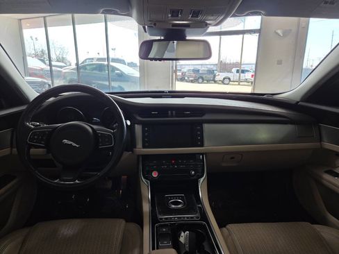 Used 2016 Jaguar XF Prestige image 19