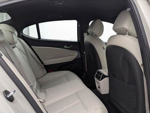 Used 2025 Genesis G70 2.5T RWD image 18