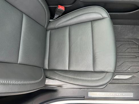 Used 2025 GMC Yukon Denali w/ Denali Reserve Package image 36